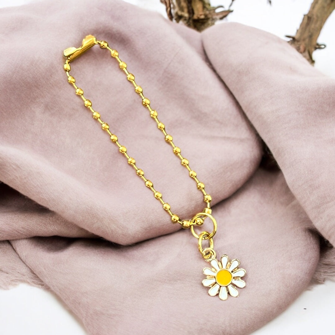 White Micro Daisy Handle Charm