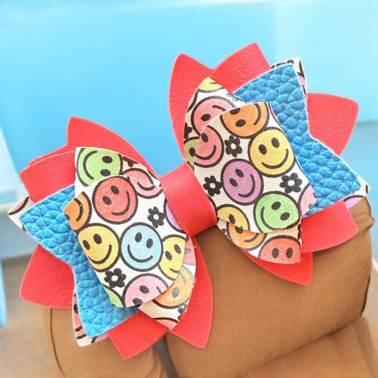 Crayon Color Smiles Bow